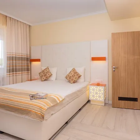 Serenity Bay 茨雷沃