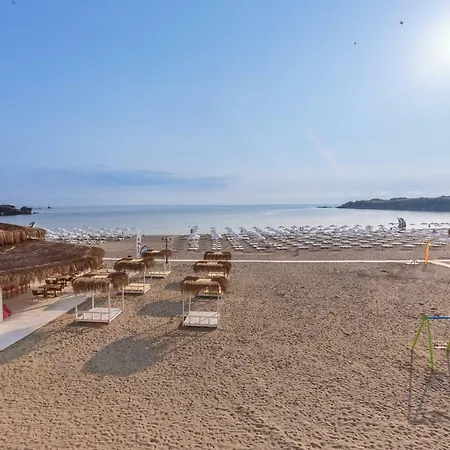 Serenity Bay 酒店 4*